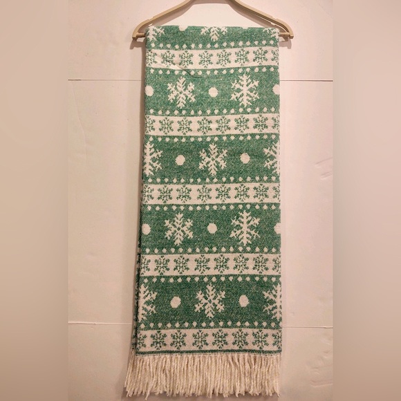 🎁Texteis Penedo Holiday Throw Blanket - Iced Green Snowflakes - Picture 2 of 8